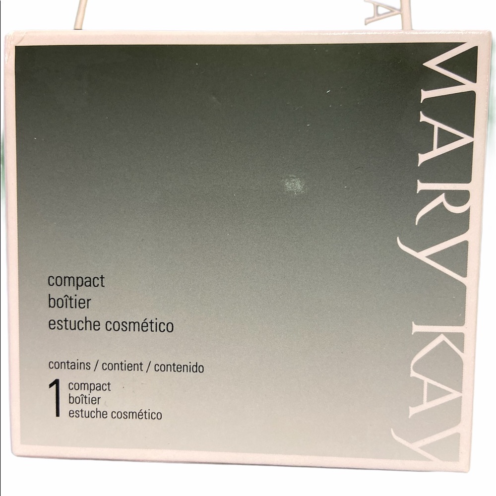 Mary Kay compact - Picture 2 of 2